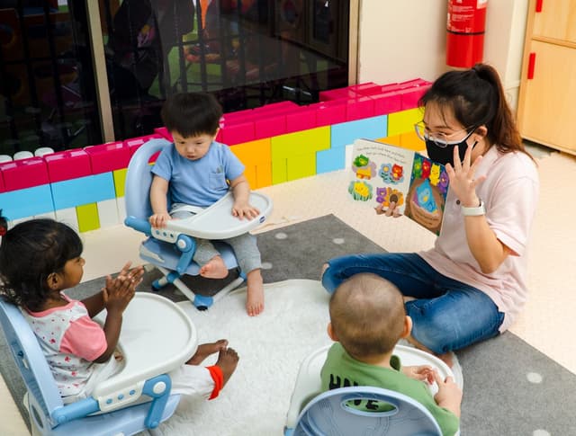 Auxiliar de Creche e Berçarista